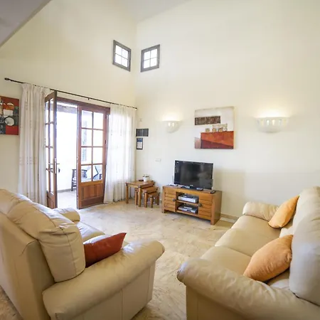 Sensational Playa Blanca Villa 3 Bedrooms Villa Myoga Spacious Sun Terrace Outdoor Pool And Bbq Montana Roja * Playa Blanca (Lanzarote)