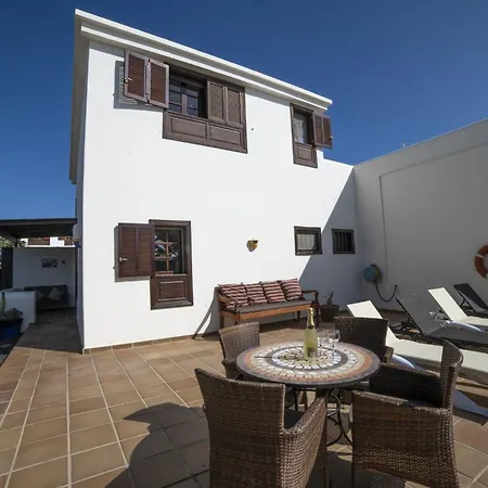 Sensational Playa Blanca Villa 3 Bedrooms Villa Myoga Spacious Sun Terrace Outdoor Pool And Bbq Montana Roja Villa *