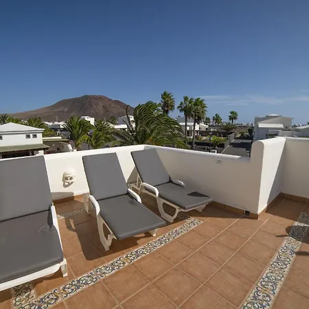 Sensational Playa Blanca Villa 3 Bedrooms Villa Myoga Spacious Sun Terrace Outdoor Pool And Bbq Montana Roja Playa Blanca (Lanzarote)