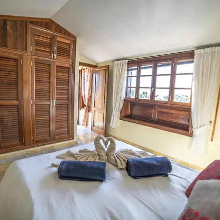 Sensational Playa Blanca Villa 3 Bedrooms Villa Myoga Spacious Sun Terrace Outdoor Pool And Bbq Montana Roja *