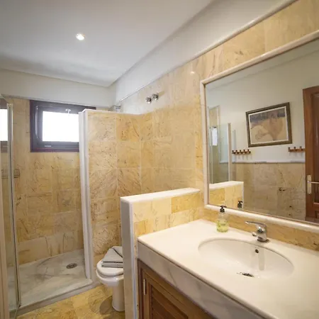 Sensational Playa Blanca Villa 3 Bedrooms Villa Myoga Spacious Sun Terrace Outdoor Pool And Bbq Montana Roja * Playa Blanca (Lanzarote)