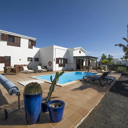 Villa Sensational 3 Bedrooms Myoga Spacious Sun Terrace Outdoor Pool And Bbq Montana Roja Playa Blanca (Lanzarote)