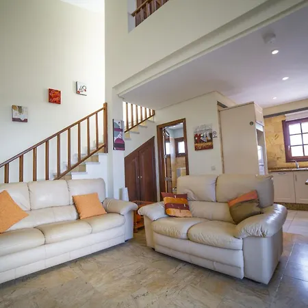 Sensational Playa Blanca Villa 3 Bedrooms Villa Myoga Spacious Sun Terrace Outdoor Pool And Bbq Montana Roja Playa Blanca (Lanzarote)