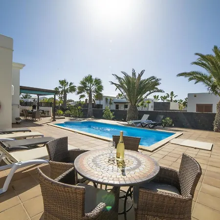Sensational Playa Blanca Villa 3 Bedrooms Villa Myoga Spacious Sun Terrace Outdoor Pool And Bbq Montana Roja Villa