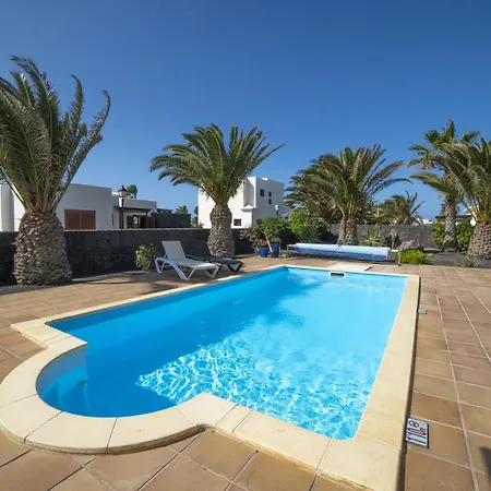 Sensational Playa Blanca Villa 3 Bedrooms Villa Myoga Spacious Sun Terrace Outdoor Pool And Bbq Montana Roja Villa