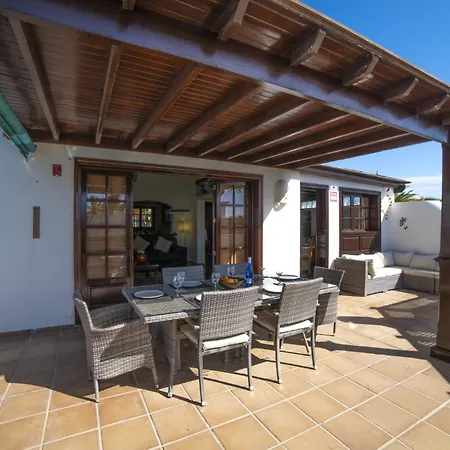 Sensational Playa Blanca Villa 3 Bedrooms Villa Myoga Spacious Sun Terrace Outdoor Pool And Bbq Montana Roja