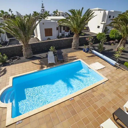 Villa Sensational 3 Bedrooms Myoga Spacious